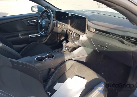 2025 Ford Mustang Ecoboost Fastback z USA, uszkodzony, nr VIN 1FA6P8TH6S5109161